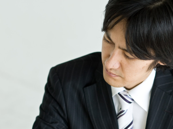 生え際が後退する原因について!放置してしまうと危険