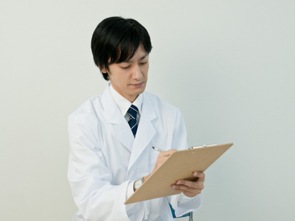 抜け毛の毛根が小さい場合は?【若年性脱毛症の特徴】